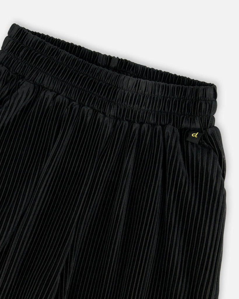 Black wide leg pleated pants with elastic waistband made from lightweight jersey fabric